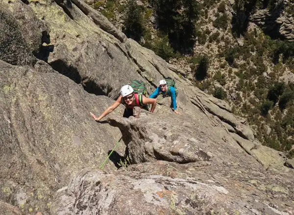 Escalade Bavella - Progression sur une arête aérienne mythique